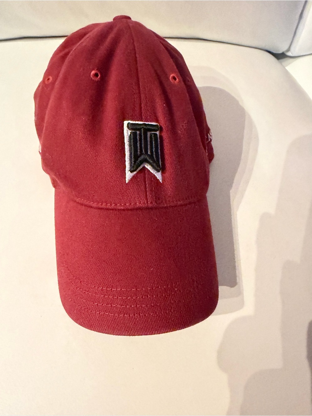 Tiger Woods Golf stretch fitted cap. High Carolina logo.  Large/XL
